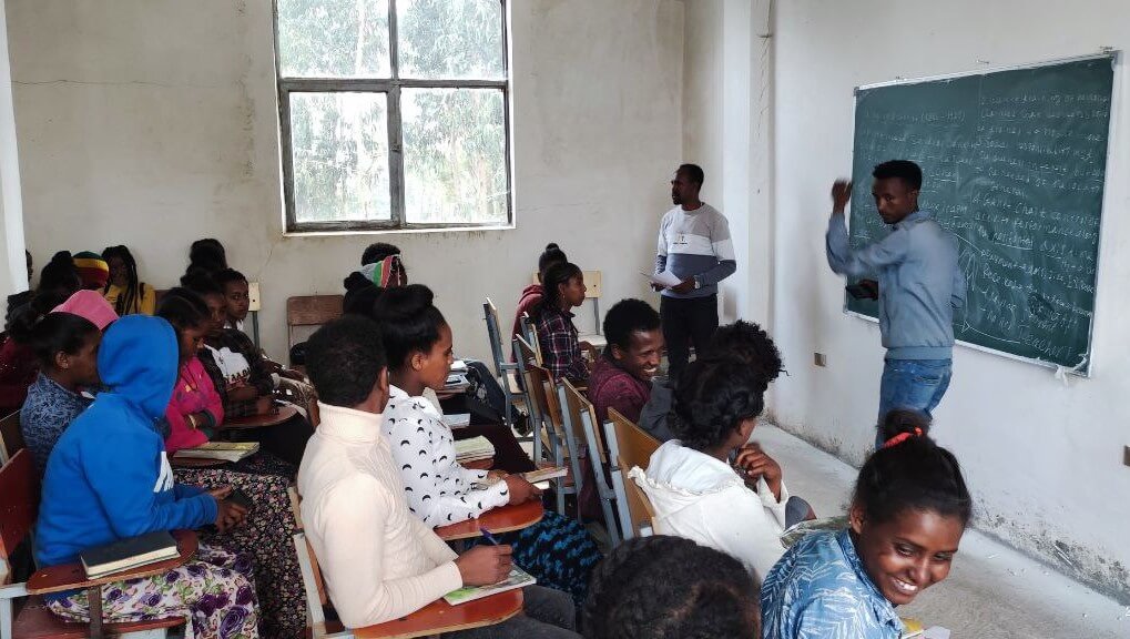 Students at class(3) 